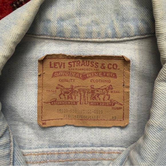 Levi's Vintage Men's Light Wash Denim Trucker Jacket Size 40 - Picture 4 of 12